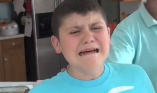 Ο απίστευτος λόγος που αυτό το αγόρι ξέσπασε σε κλάματα!