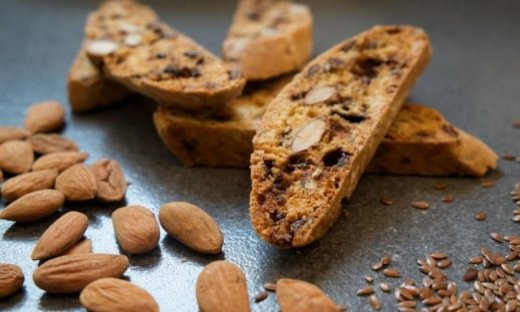 Biscotti με λιναρόσπορο και μαύρη σοκολάτα