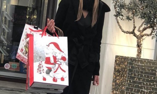 Χριστουγεννιάτικες αγορές για την παρουσιάστρια