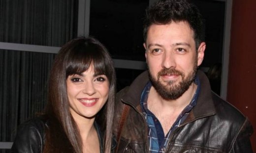 Δαλιάνη - Παπαγιάννης: Στόλισαν το Χριστουγεννιάτικο δέντρο με τα παιδιά τους