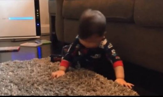 Απίστευτο βίντεο! Δείτε πώς... ροκάρει αυτό το μωρό και θα ανέβει η διάθεσή σας στα ύψη!