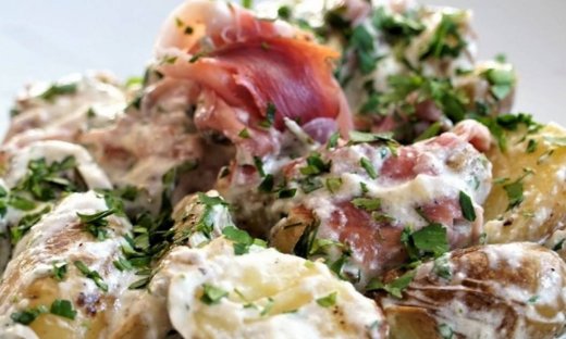 Χριστουγεννιάτικη σαλάτα με ψητές πατάτες