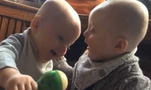 Τα πιο γλυκά δίδυμα που έχετε δει!