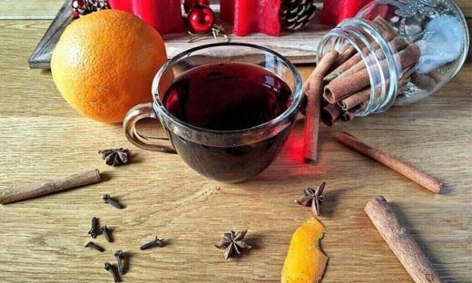 Glühwein ζεστό γλυκό κρασί