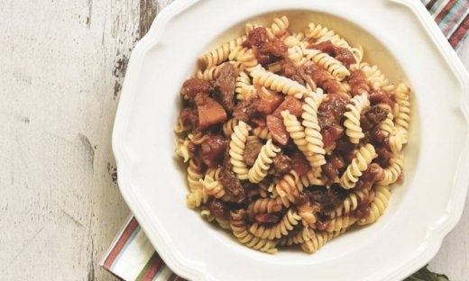 Μοσχάρι ραγού με σοκολάτα και τριβελάκι