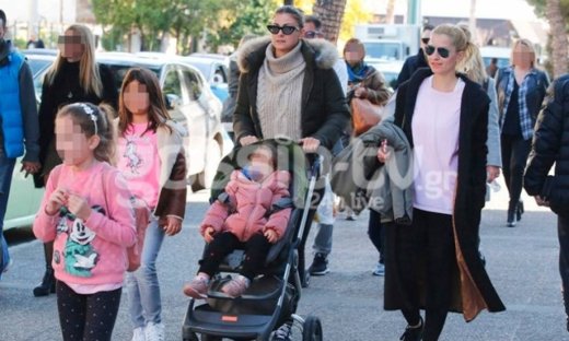 Δέσποινα Καμπούρη: Βόλτα με τις πριγκίπισσές της! (pics)