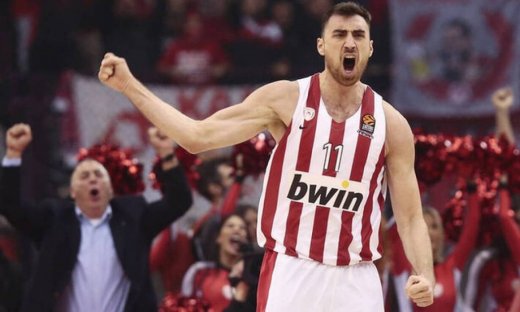 Με Μιλουτίνοφ ο Ολυμπιακός κυνηγά την τετράδα