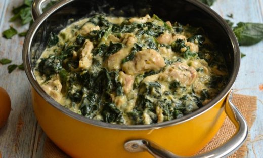 Κοτόπουλο φρικασέ με σπανάκι