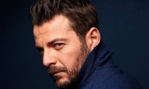 Γιώργος Αγγελόπουλος: Απολαμβάνει τη μαγευτική θέα της Αθήνας!