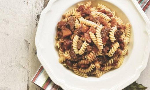 Μοσχάρι ραγού με σοκολάτα και τριβελάκι