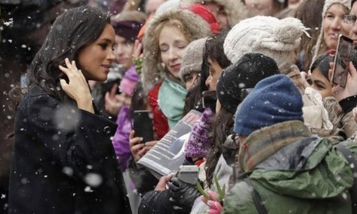 Η Meghan Markle και το αέρινο Oscar de la Renta μέσα στο χιόνι