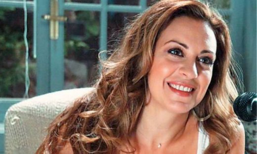 Ευαγγελία Μουμούρη: Έτσι συνδυάζει τα απαιτητικά γυρίσματα με το θέατρο!