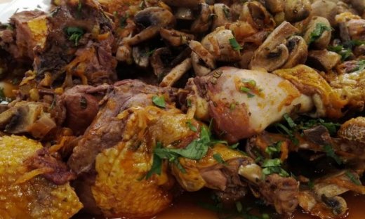 Κοτόπουλο κρασάτο με χοντρό μακαρόνι