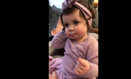 Ο πιο γλυκός τρόπος να πει στο μπαμπά της τι έφαγε!