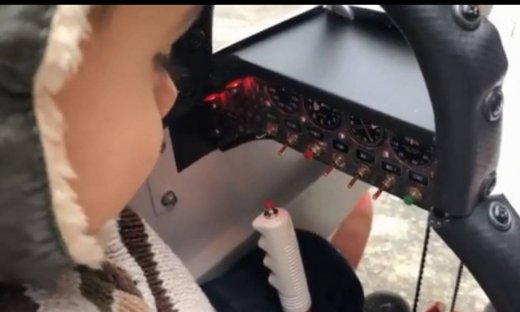 Αυτός είναι ο πιο μικρός πιλότος που έχετε δει!