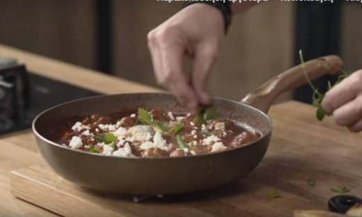 Κεφτέδες κοκκινιστοί με αυγά