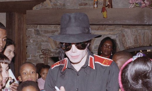 «Χρησιμοποιούσε κλασικές τακτικές παιδόφιλων»: Αστυνομικός σκιαγραφεί τον Μάικλ Τζάκσον