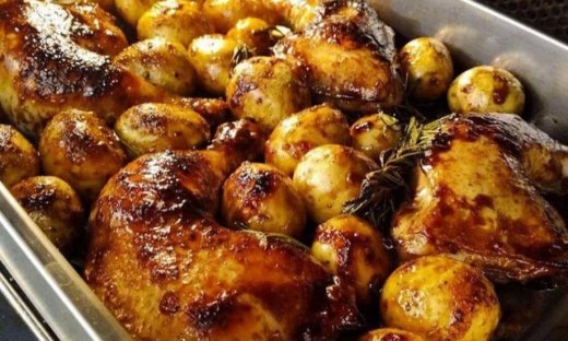 Κοτόπουλο με baby πατάτες στο φούρνο