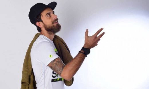 Μάριος Πρίαμος Ιωαννίδης: Θα ξετρελαθείτε αν δείτε τη φωτογραφία με τον σκύλο-αρκούδα που πόσταρε