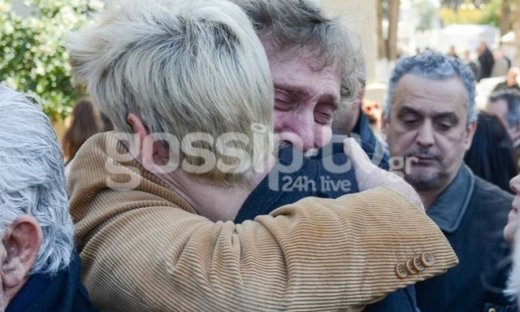 Απαρηγόρητος ο Αλμπέρτο Εσκενάζυ στην αγκαλιά της κόρης του Φαίδωνα Γεωργίτση!