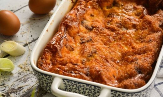 Αφράτη ομελέτα με σύγκλινο και γραβιέρα