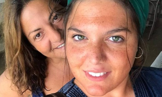 Δανάη Μπάρκα: Η συγκινητική ανάρτηση της κόρης της Βίκυς Σταυροπούλου για τη γιαγιά της