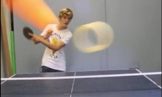 Δεν παίζει απλά ping pong - Θα πάθετε πλάκα αν δείτε τι κάνει αυτός ο τύπος
