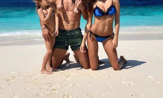 Περιμένουν το τρίτο παιδί τους (vid&pics)