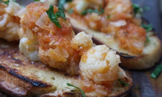 Κουνουπίδι κοκκινιστό με μυρωδικά