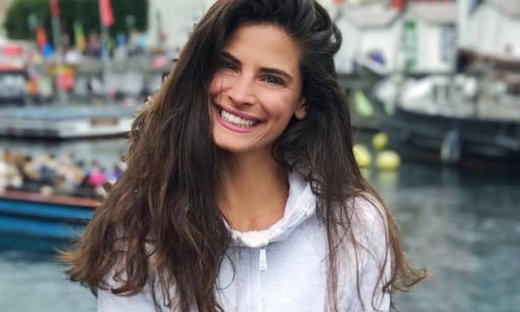 Η Χριστίνα Μπόμπα ποζάρει στον Άγιο Δομίνικο και «ρίχνει» το instagram