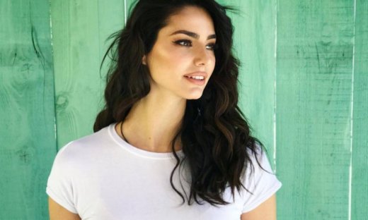 Η Ηλιάνα Παπαγεωργίου είναι στην Μύκονο παρέα με την καλλονή αδερφή της: Την έχεις δει;