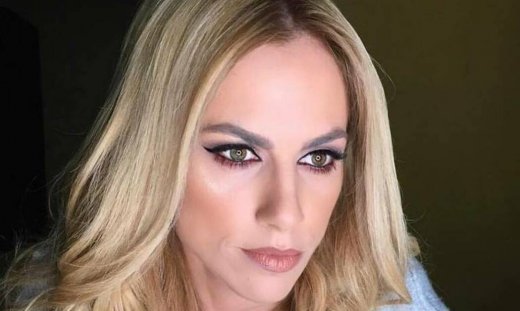 Ντορέττα Παπαδημητρίου: Με καλοκαιρινή διάθεση παρά το βροχερό καιρό