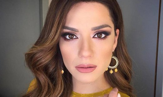 H Bάσω Λασκαράκη φόρεσε το κατάλληλο φόρεμα για την εποχή