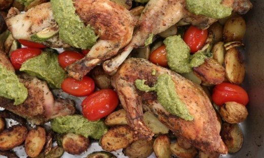 Kοτόπουλο στο φούρνο  με λαχανικά και πέστο βασιλικού