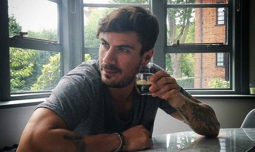 Άκης Πετρετζίκης: Οι εκπομπές του και  στη νοηματική (vid) 