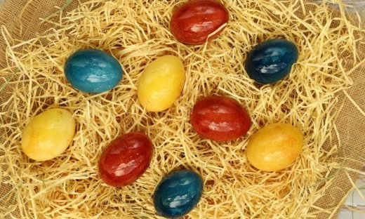 Φέτος βάφουμε αυγά με φυσικό τρόπο!