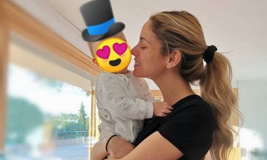 Δούκισσα Νομικού: Τα παιχνίδια με τον μικρό Σάββα στην παραλία και το γεύμα δίπλα στη θάλασσα!