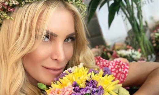 Δείτε την Κατερίνα Καινούργιου με λευκό μαγιό (photo)