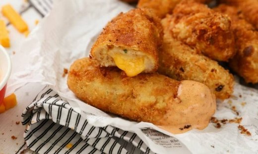 Τυρένια sticks πατάτας με cocktail sauce