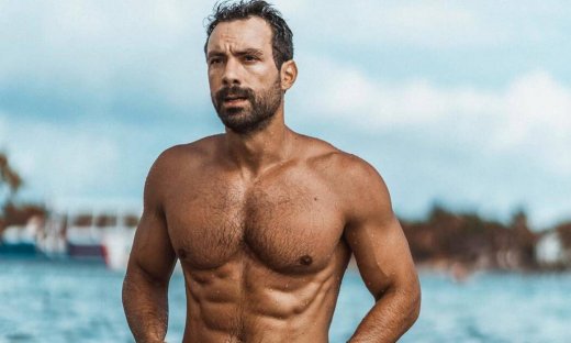 Σάκης Τανιμανίδης: Δείτε σπάνιες φωτογραφίες του με αφορμή τα γενέθλιά του