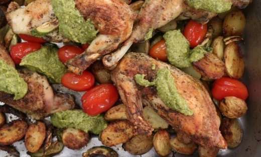 Kοτόπουλο στο φούρνο με λαχανικά και πέστο βασιλικού