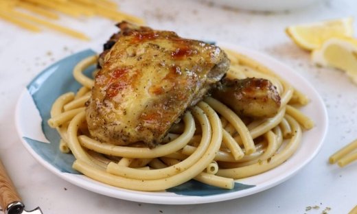 Κοτόπουλο ριγανάτο με χοντρά μακαρόνια