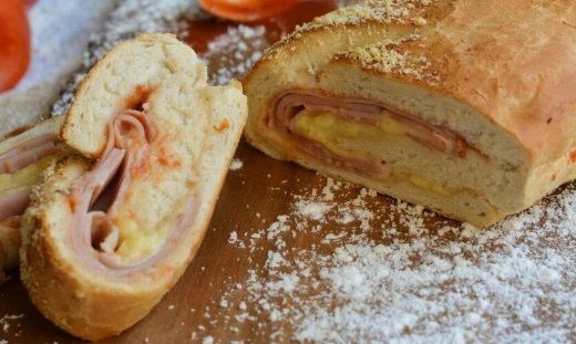 Μοναδικό Στρόμπολι με αλλαντικά - Δύσκολο να αντισταθεί κανείς