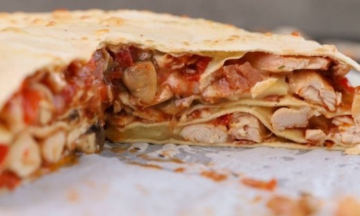 Μεξικάνικες quesadillas με κοτόπουλο & μετσοβόνε