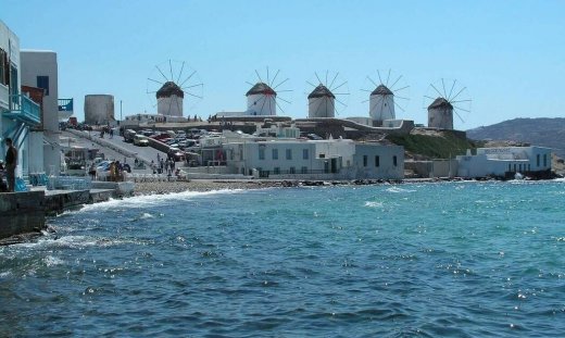 Μύκονος: Έφοδος στο εστιατόριο με τα «χρυσά καλαμαράκια» - Δείτε τι βρήκαν (pics)