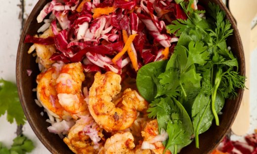 Φτιάξτε αυτό το υγιεινό μπολ (Buddha bowl) με γαρίδες και λαχανικά