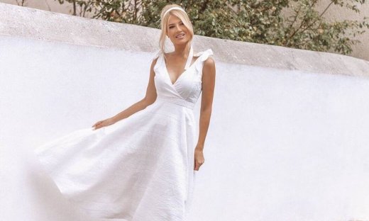 Η Φαίη Σκορδά ανέβασε την πρώτη φωτογραφία της με μαγιό και... έριξε το instagram! (photos)