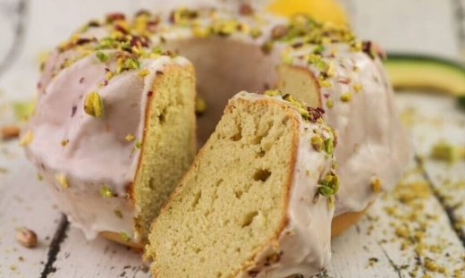 Πεντανόστιμο κέικ με αβοκάντο από τον Τσούλη 