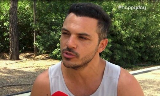 Κώστας Δόξας: Δείχνει το σημάδι στο χέρι του και αποκαλύπτει τι του έχει συμβεί! (Video)