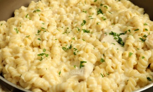 Βίδες με κοτόπουλο alfredo από τον Τσούλη